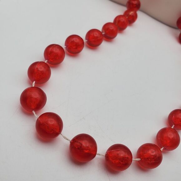 Cherry bombshell red beaded necklace - Picture 2 of 4